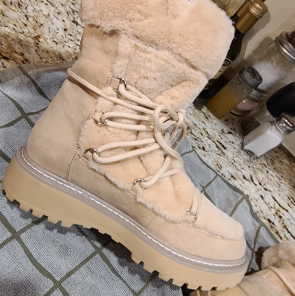 Cute & Like New! - Picture 4 of 16